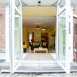 22 - Superb & Spacious Duplex - Sleeps 6 - Free Parking *