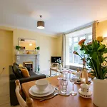 Дом отдыха 22 - Superb & Spacious Duplex - Sleeps 6 - Free Parking *
