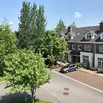 22 - Superb & Spacious Duplex - Sleeps 6 - Free Parking *