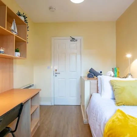 22 - Superb & Spacious Duplex - Sleeps 6 - Free Parking Nyaraló Galway