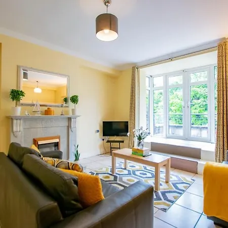 22 - Superb & Spacious Duplex - Sleeps 6 - Free Parking Hébergement de vacances *