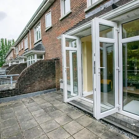 22 - Spacious Duplex By Shortstays